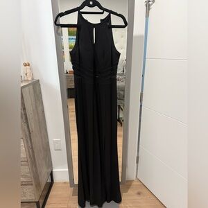 Elegant Black Sleeveless Gown